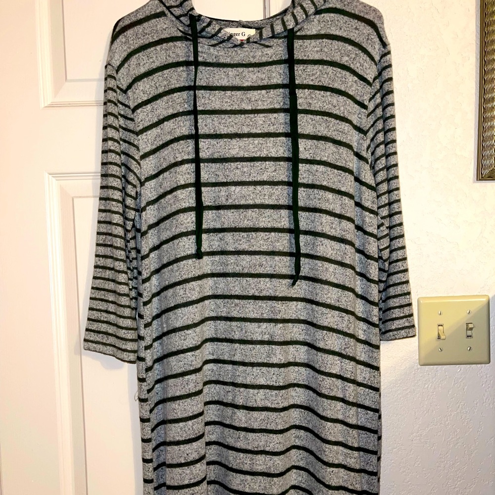 Long sleeve hooded tunic dress in gray and olive green